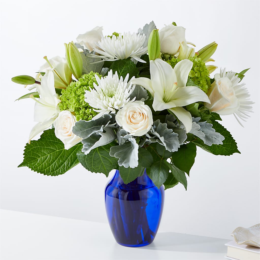 Snowy Dreams Bouquet – Sign Of The Rose, Colorado Springs CO