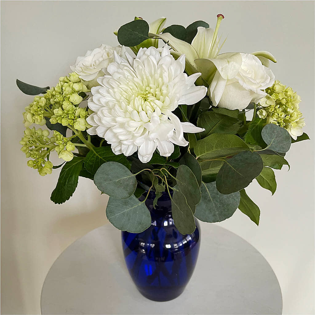 Snowy Dreams Bouquet –  Sign Of The Rose, Colorado Springs CO